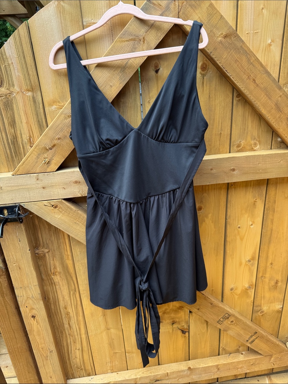 HALARA Black V-Neck Tie-Back Dress